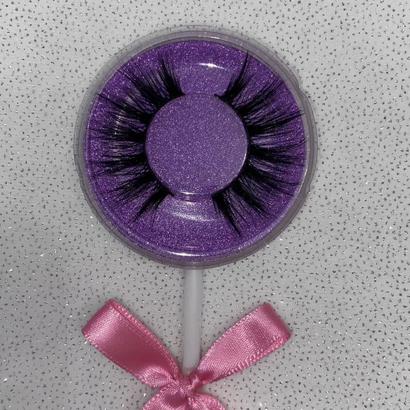 Roxanne Beauty lashes - Picture 6 of 7
